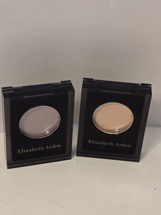 Elizabeth Arden Other - Elizabeth Arden Color Intrigue Eyeshadow duo in Lavender and Nude
